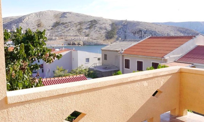 Metajna Apartment | Cozy 1 bedroom apartment with sea view