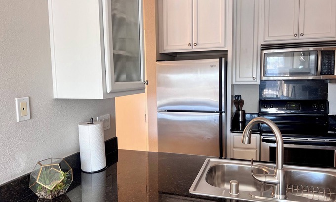 College East Condo | Cozy 1-bedroom condo in marvelous San Diego with WiFi, fitness room