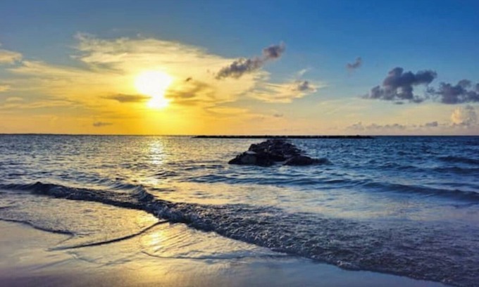 Providenciales House | Cozy 1-bedroom guesthouse with private rooftop terrace in superb Providenciales