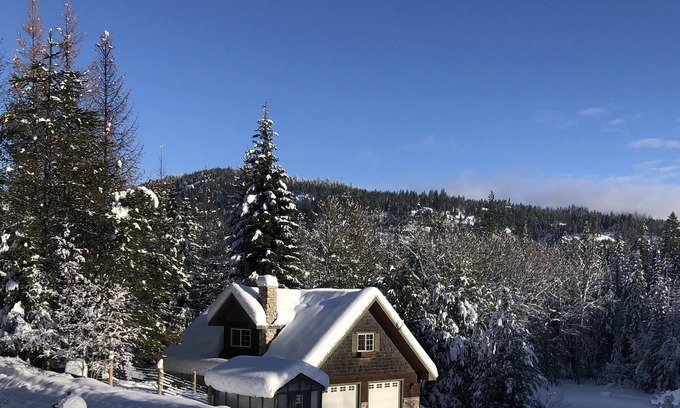 Sandpoint Apartment | Cozy 1 bedroom Loft on private 30 acres