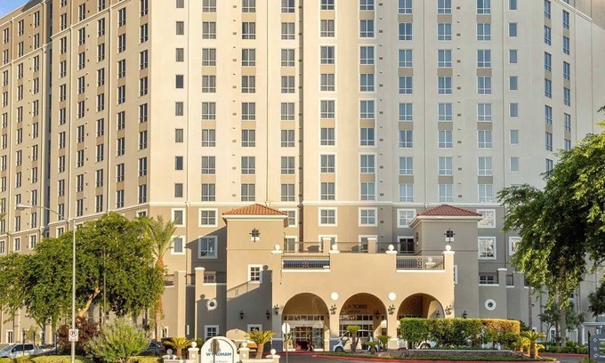 Las Vegas Resort | Cozy 1-bedroom resort with AC, fitness room in vibrant Las Vegas