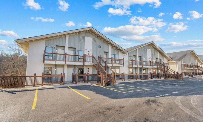 Downtown Branson Cottage | Cozy 1 Bedroom Retreat on Lake Taneycomo