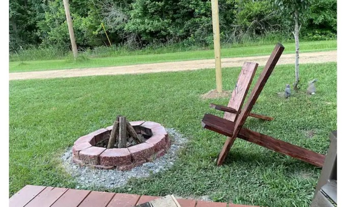 Elliott Cabin | Cozy - 1 bedroom tiny cabin sleeps 2 adults 2 children comfortably
