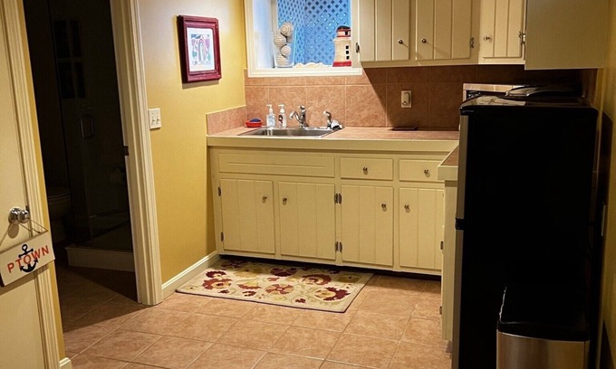 Andover Apartment | Cozy 1 bedroom unit in private home in residential neighborhood.