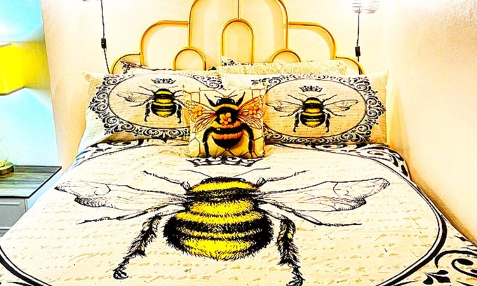 Eastern Division Apartment | Cozy 1-bedroom with Free WiFi