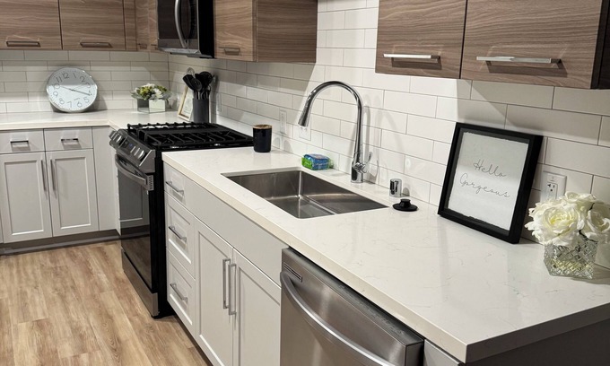 Downtown Sacramento Apartment | Cozy 1-bedroom with fitness room, WiFi in awesome Sacramento