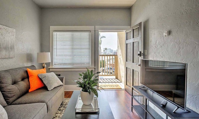 Bankers Hill Apartment | Cozy 2/1 Apt W/Balcony | San Diego