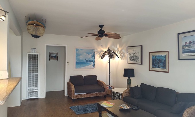 Fort MacArthur House | Cozy 2/1 house in charming San Pedro Point Fermin LA with AC, W/D, fenced yard