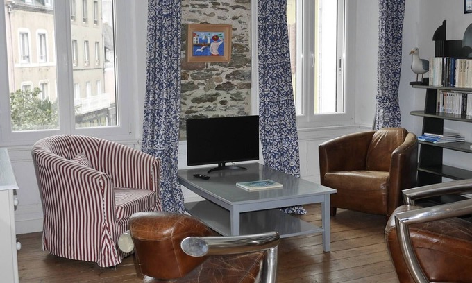 Le Palais Apartment | Cozy 2-bedroom apartment in the heart of Le Palais, near shops and beach