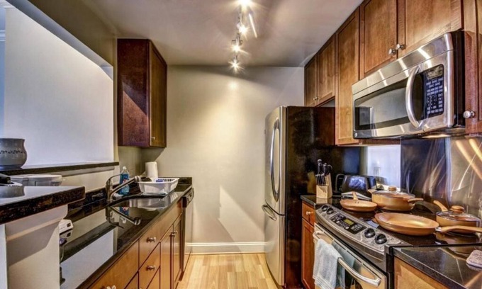 Downtown Baltimore Apartment | Cozy 2-bedroom apartment in charming Baltimore with AC, WiFi, fitness room