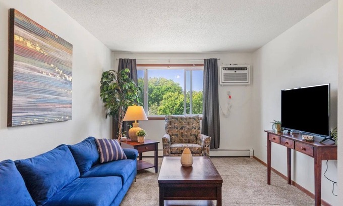 St. Cloud Apartment | Cozy 2-bedroom Apartment Near SCSU with WiFi, Parking and Pet Friendly
