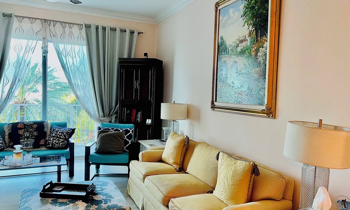 East Ocean Ave Apartment | Cozy 2-bedroom apartment in delightful Lantana with WiFi, fitness room