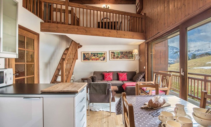 Megeve Apartment | Cozy 2-Bedroom Apartment in Megève - South-Facing Balcony, Near Lift, Parking, Pet-Friendly