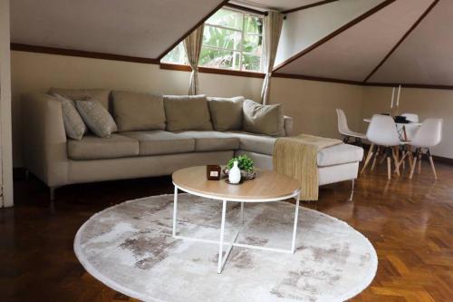 Muckleneuk Apartment | Cozy 2 bedroom apt with views