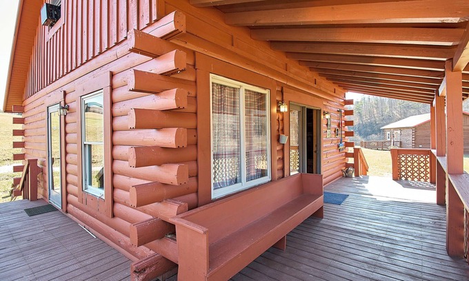 Statts Mills Cabin | Cozy 2-bedroom cabin in charming Statts Mills with AC