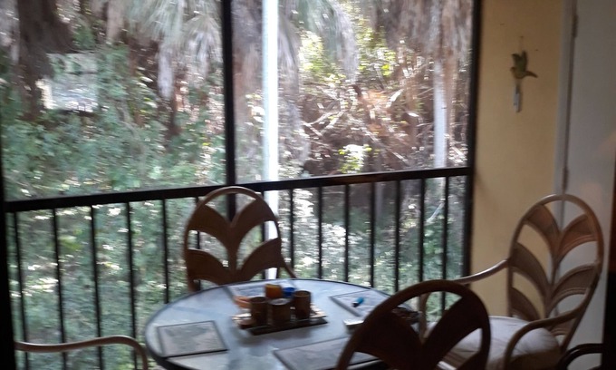 Pinellas Point Condo | Cozy 2-bedroom condo in enjoyable St. Petersburg with AC, fitness room