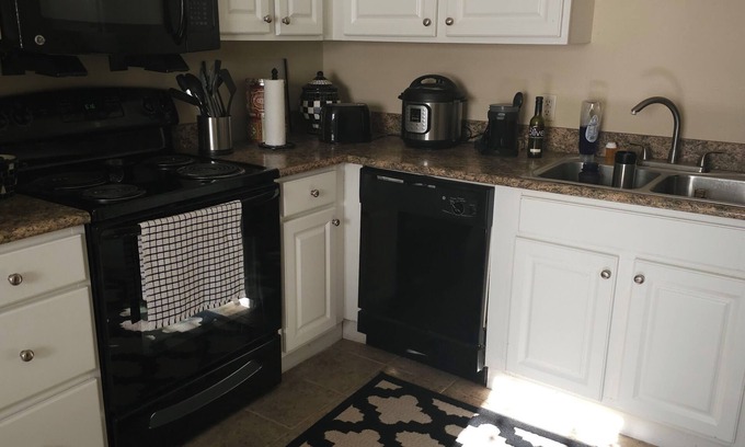 Mid City South Apartment | Cozy 2-bedroom condo in charming Mid City Baton-Rouge, close to LSU, shopping