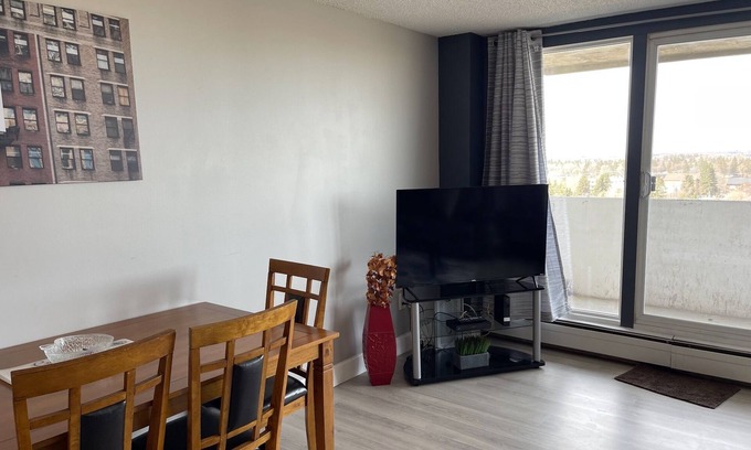 Red Deer Condo | Cozy 2-bedroom condo in Red Deer with WiFi - Swimming Pool/Fitness Room/Elevator