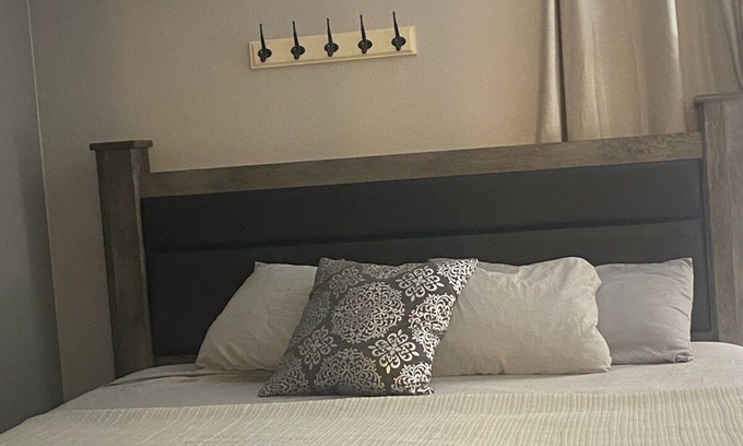 Las Vegas Condo | Cozy 2-bedroom condo with AC, WiFi in wonderful Las Vegas with strip view