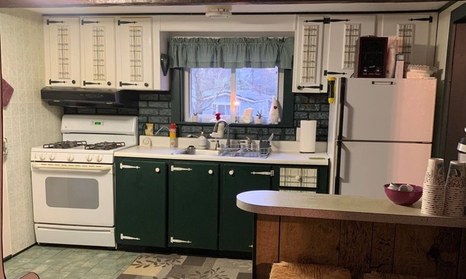 Wesley House | Cozy 2 bedroom house in Downeast Maine. Family/Pet Friendly.nNightly or Monthly