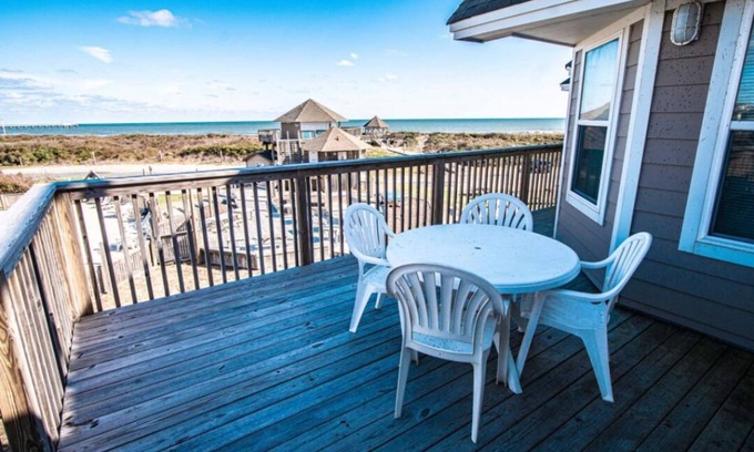 Duck Condo | Cozy 2-bedroom sleeps 8 condo in oceanfront resort