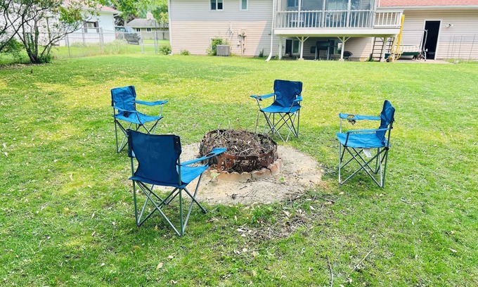 Vadnais Heights Apartment | Cozy 2-bedroom apartment + Office,Yard 12 Min to Twin Cities