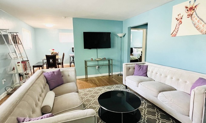 Crystal City Apartment | Cozy 2 bedrooms Mins to DC DCA US Capitol 3 free parking short walk to metro