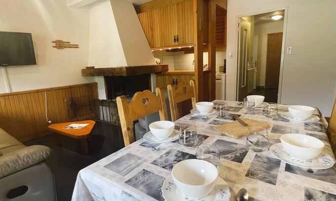 Meribel Centre Apartment | Cozy 2-Room Apartment with Mezzanine for 6 in Central Méribel, Near Shops, West-Facing Balcony