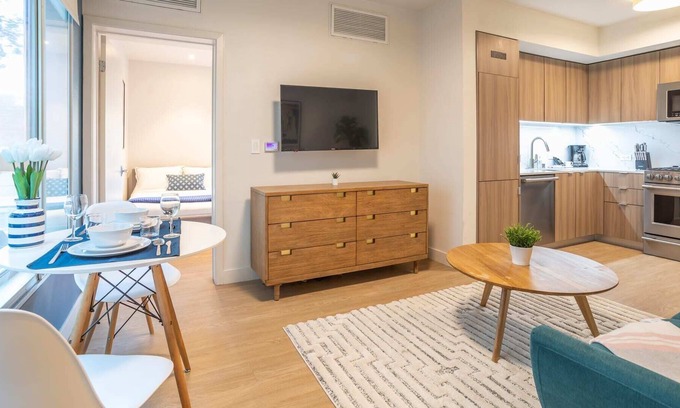 West Los Angeles Apartment | Cozy 2bd in Prime Sawtelle Location w/Washer/dryer inside!