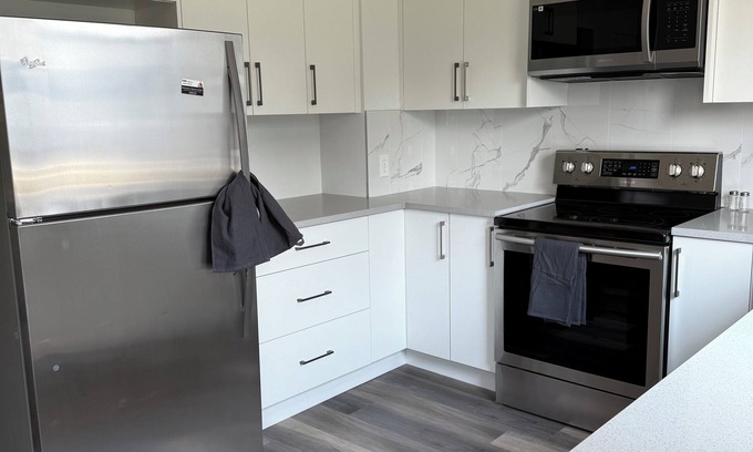 Calgary House | Cozy 2BR/1BA Townhome Near Downtown – Comfort & Convenience Await!