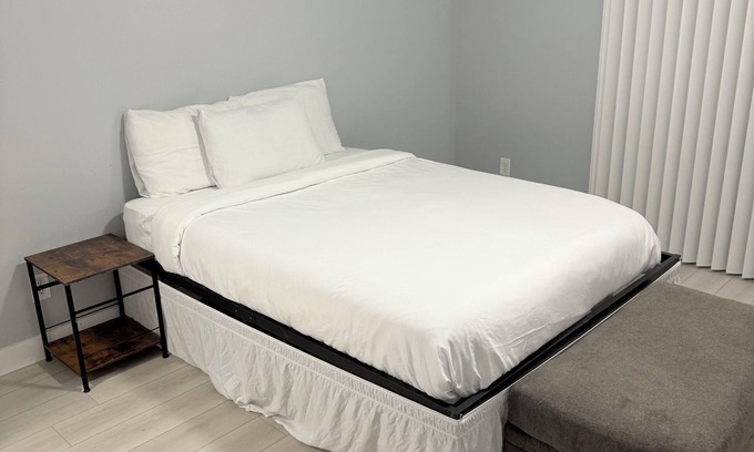 Downtown Las Vegas Apartment | Cozy 2BR 2BA on Fremont street 3 min walk from Fremont experience.