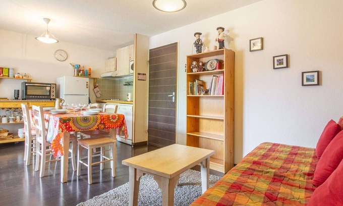 Luz-Saint-Sauveur Apartment | Cozy 2BR Cabin with Pool, Balcony, and WiFi in Luz-Saint-Sauveur