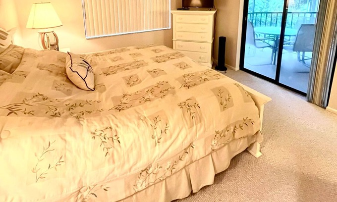 East Lake Woodlands Condo | Cozy 2BR condo w/Pool in Gated community. close to beaches/resturants/shopping