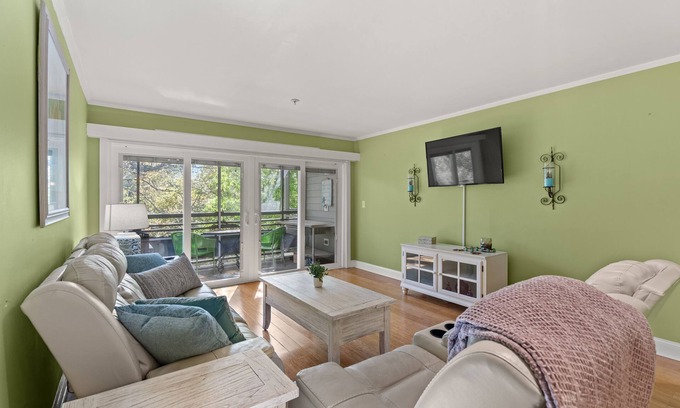 Briarcliffe Acres Condo | Cozy 2BR Near Barefoot Landing - Linens Provided + Resort Perks