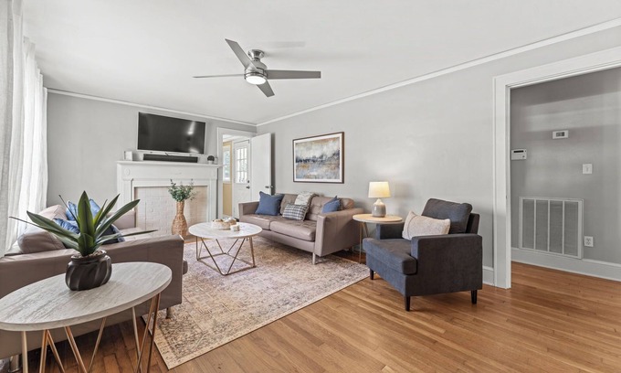 Sans Souci House | Cozy 2BR Near Furman & Downtown, Fenced Yard