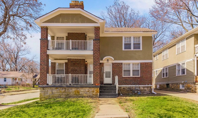South Kansas City House | Cozy 2BR Near Hospitals, UMKC, Brookside, & Plaza