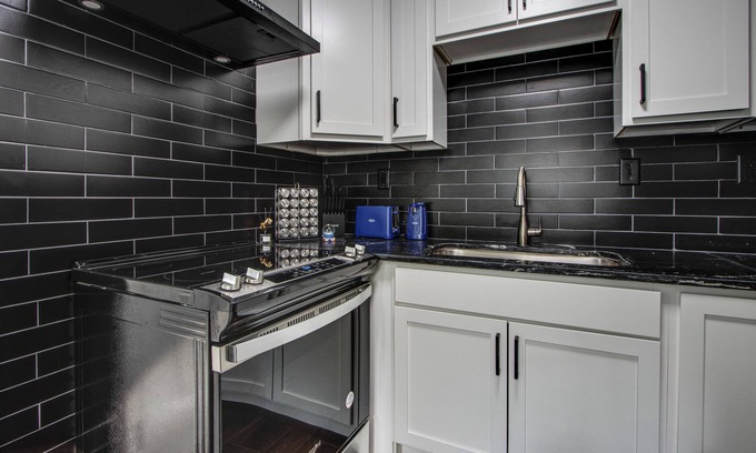 Memphis House | Cozy 2BR Retreat -Quick Drive to Downtown Memphis