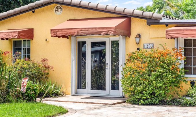South Middle River Villa | Cozy 2BR Snowbird Home Near Wilton Manors