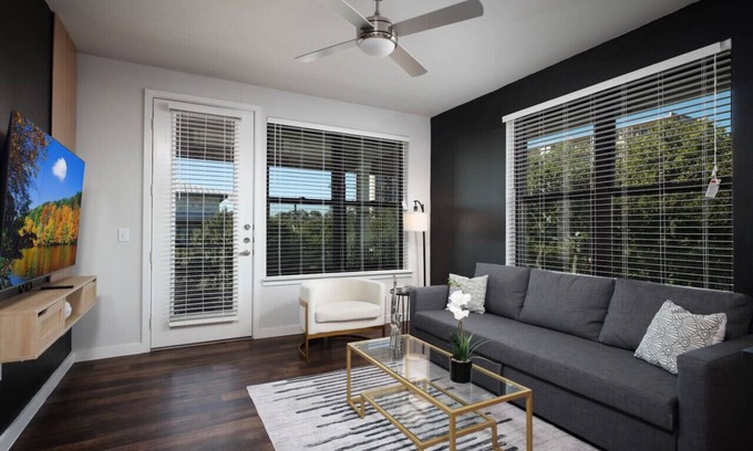 Near East Side Apartment | Cozy 2BR w/Pool, Gym Near Rvrwalk, Dome, Conv Ctr