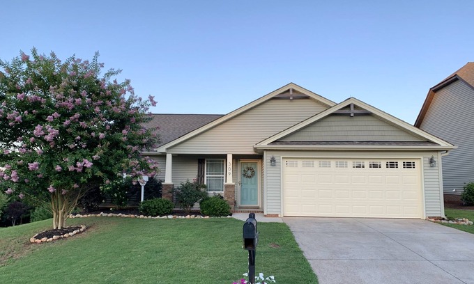 Seneca House | Cozy 3 bed/2bath home near Clemson