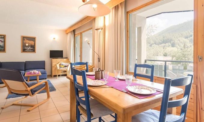 La Salle-les-Alpes Apartment | Cozy 3-Bedroom Apartment for 6 with Pool, Parking, Near Ski Lifts in La Salle Les Alpes