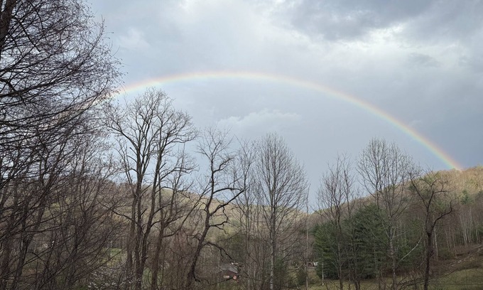 Apple Ridge Cabin | Cozy 3-bedroom cabin with AC, WiFi near Blowing Rock