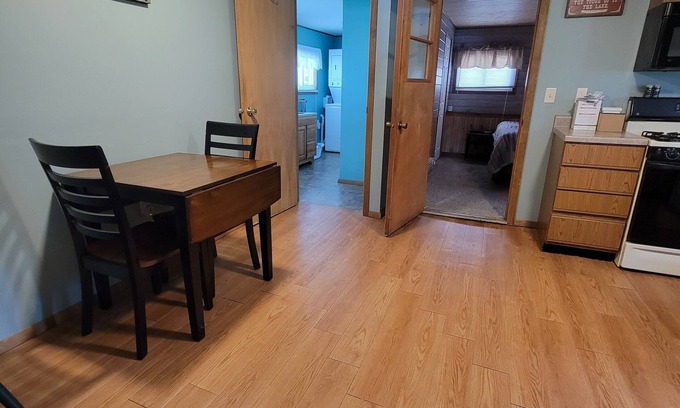 Okee Cottage | Cozy 3 Bedroom Cottage- Breathtaking Lake Views