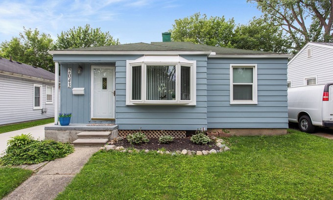 Ferndale House | Cozy 3 bedroom family friendly home just a few blocks from downtown Ferndale.