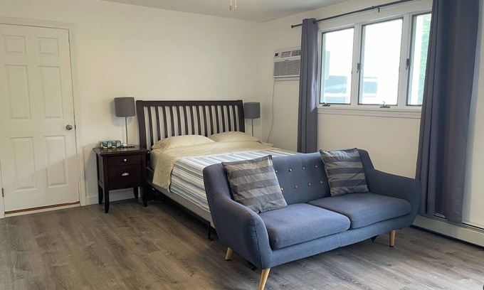 Somerville House | Cozy 3-Bedroom Getaway w/AC & Free Parking Near Boston