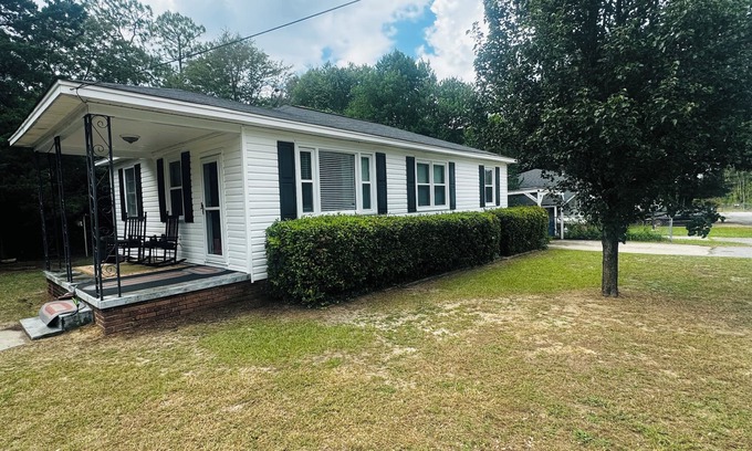Columbia House | Cozy 3-bedroom Home in West Columbia located only 5 minutes from downtown vista.