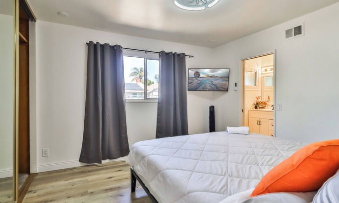 West Hills House | Cozy 3 bedroom home Ideal for Travel professional in delightful woodland hiils