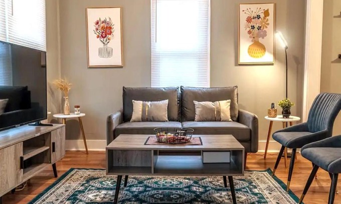 Maiden House | Cozy 3 Bedroom House w/Free Parking, Netflix, & More