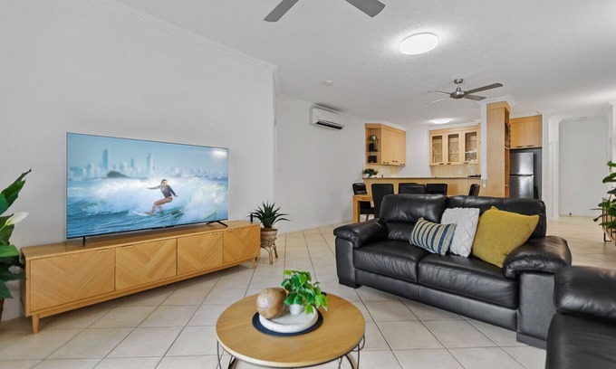 Cairns North Apartment | Cozy 3-Bedroom Oasis with Pool Access in Cairns