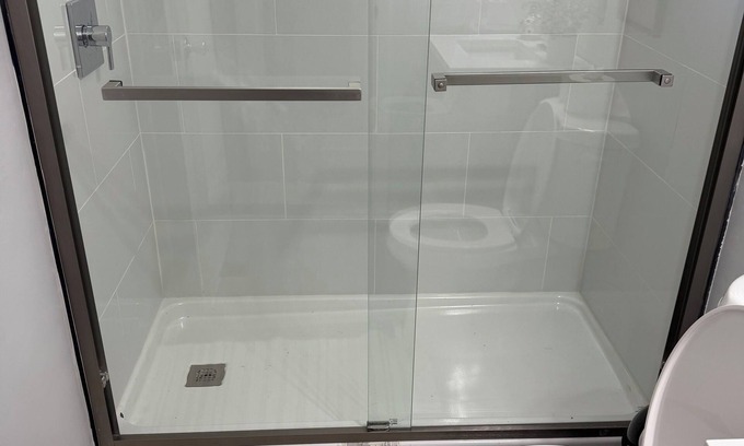 Plainfield House | Cozy 3-Bedroom Ranch style house with Huge Backyard & Fire pit